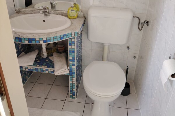 Foto van Comfort Kostrena Apartments Rijeka -Studio apartment with terrace near the sea (6) - BathRoom