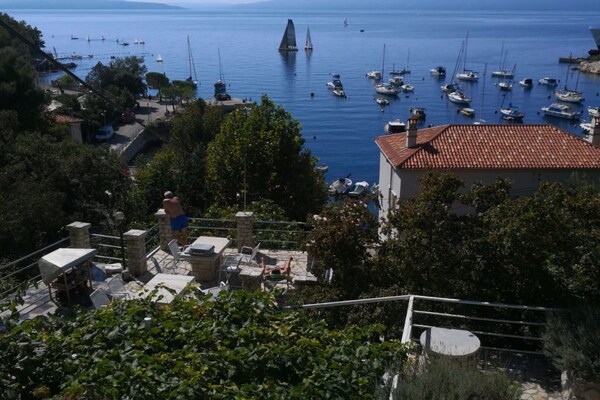 Foto van Comfort Kostrena Apartments Rijeka -Studio apartment with terrace near the sea (6) - Outdoor