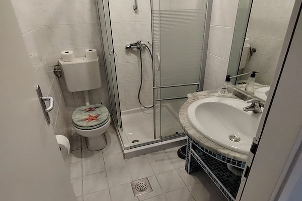 Foto van Comfort Kostrena Apartments Rijeka - Studio apartment (5) - BathRoom