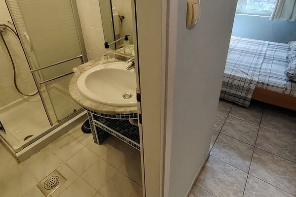 Foto van Comfort Kostrena Apartments Rijeka - Studio apartment (5) - BathRoom