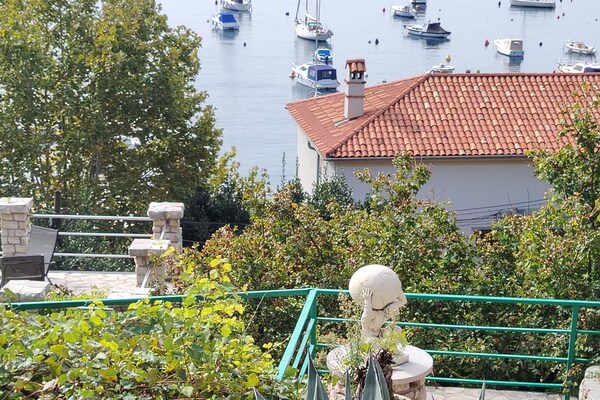 Foto van Comfort Kostrena Apartments Rijeka - Studio Apartment with balcony and sea view (4) - Outdoor