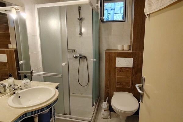 Foto van Comfort Kostrena Apartments Rijeka - Studio apartment (1) - BathRoom