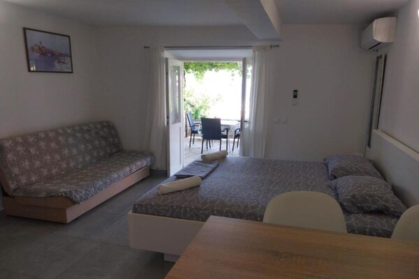 Foto van Comfort Apartments Lumbarda - Studio with SeaView - Vakantiehuis in Lumbarda - BedRoom