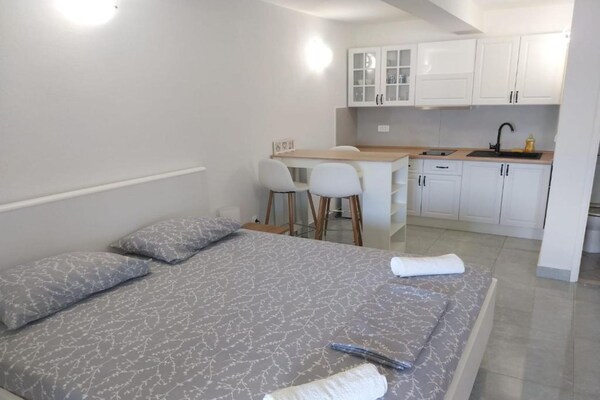 Foto van Comfort Apartments Lumbarda - Studio with SeaView - Vakantiehuis in Lumbarda - BedRoom