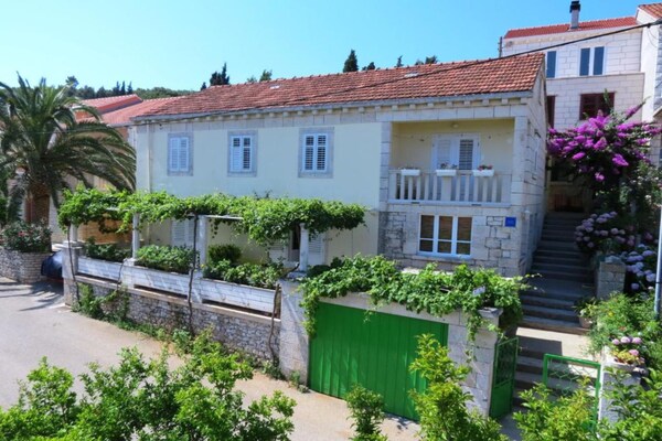 Foto van Comfort Apartments Lumbarda - Studio with SeaView - Vakantiehuis in Lumbarda - Outdoor