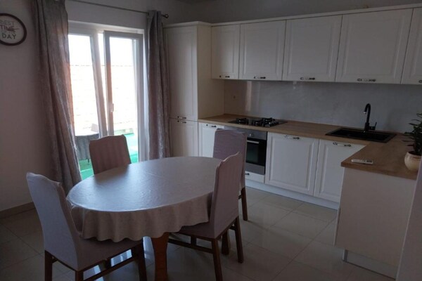 Foto van Comfort Apartments Lumbarda - Studio with SeaView - Vakantiehuis in Lumbarda - DiningRoom