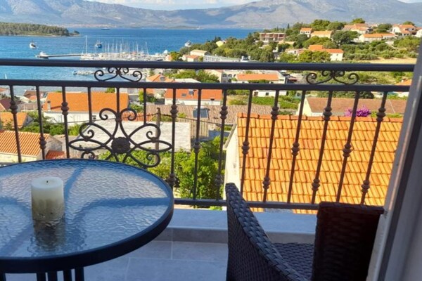 Foto van Comfort Apartments Lumbarda - TwoBedroom Apartment With SeaView - TerraceBalcony