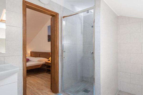 Foto van Beautiful Villa Anita - Four Bedroom Villa with Outdoor Swimming Pool - BathRoom