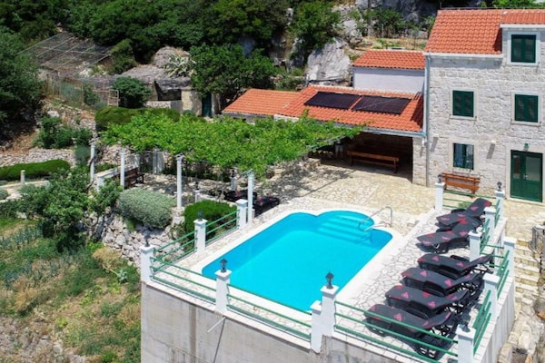 Foto van Beautiful Villa Anita - Four Bedroom Villa with Outdoor Swimming Pool - Outdoor