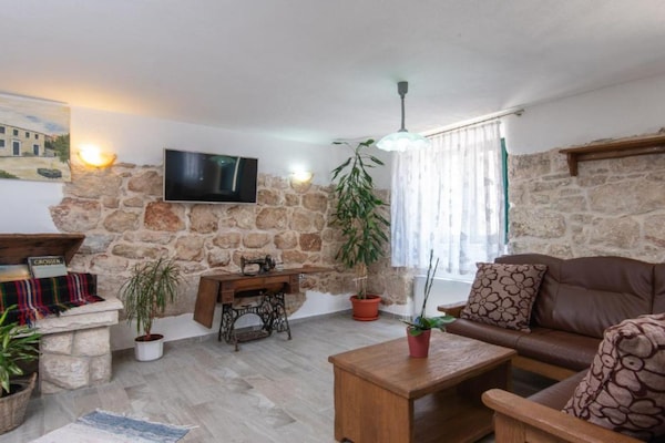 Foto van Beautiful Villa Anita - Four Bedroom Villa with Outdoor Swimming Pool - LivingRoom