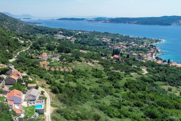 Foto van Beautiful Villa Anita - Four Bedroom Villa with Outdoor Swimming Pool - Outdoor