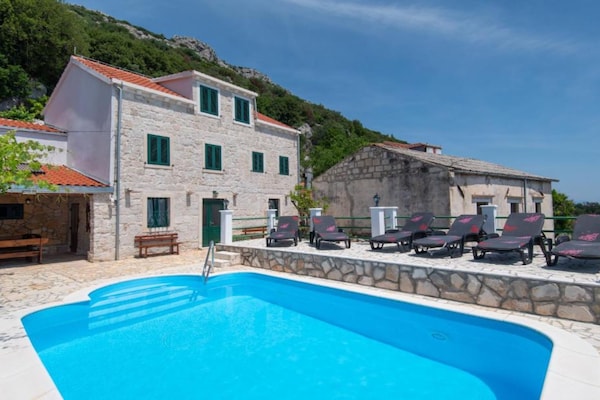 Foto van Beautiful Villa Anita - Four Bedroom Villa with Outdoor Swimming Pool - Pool