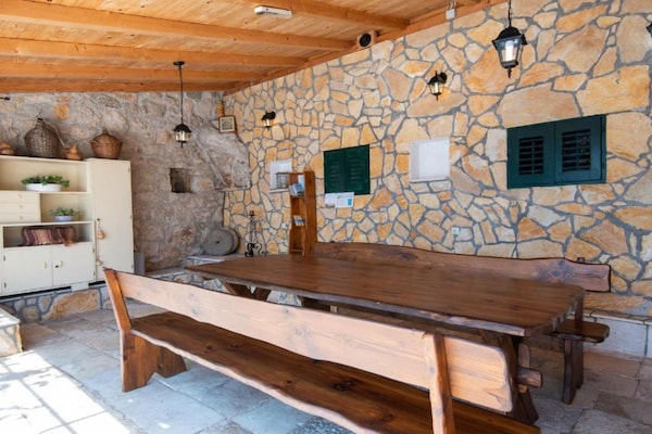 Foto van Beautiful Villa Anita - Four Bedroom Villa with Outdoor Swimming Pool - DiningRoom