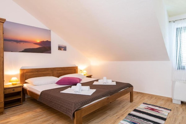 Foto van Beautiful Villa Anita - Four Bedroom Villa with Outdoor Swimming Pool - BedRoom