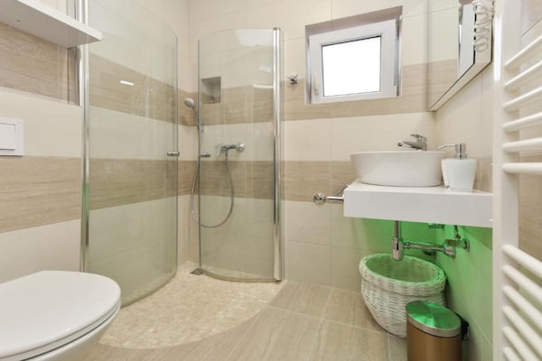 Foto van Bračić Premium Apartments with Outdoor Pool and Sauna - One Bedroom Apartment with Balcony - BathRoom