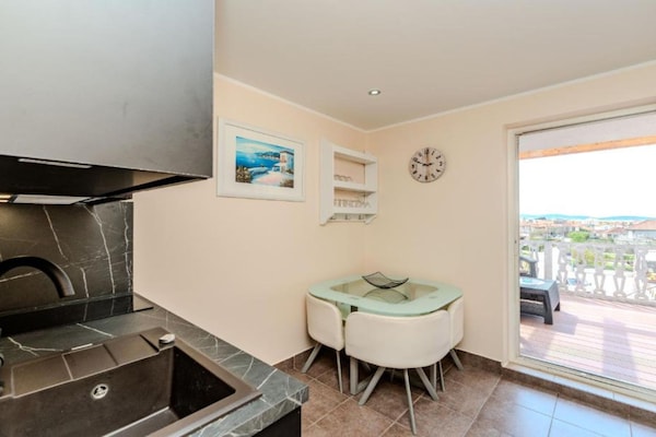 Foto van Bračić Premium Apartments with Outdoor Pool and Sauna - One Bedroom Apartment with Balcony - Kitchen