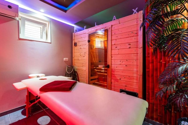 Foto van Bračić Premium Apartments with Outdoor Pool and Sauna - One Bedroom Apartment with Balcony - Sauna