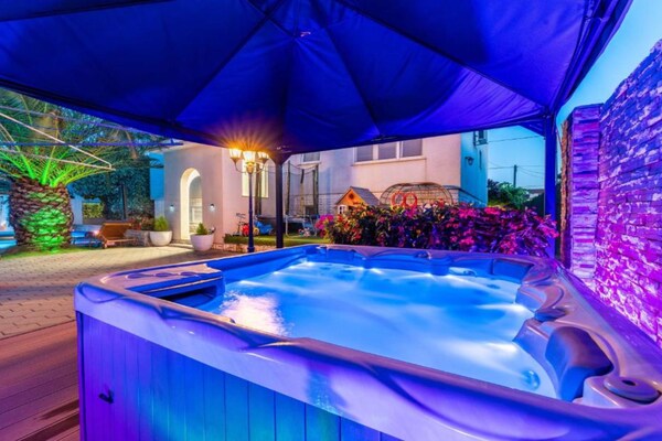 Foto van Bračić Premium Apartments with Outdoor Pool and Sauna - One Bedroom Apartment with Balcony - Spa