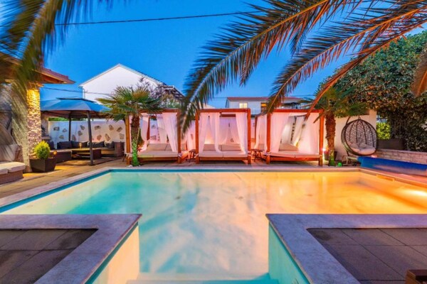 Foto van Bračić Premium Apartments with Outdoor Pool and Sauna - Studio Apartment with Balcony - Pool