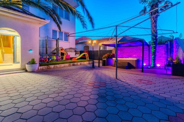 Foto van Bračić Premium Apartments with Outdoor Pool and Sauna - Studio Apartment with Balcony - Outdoor
