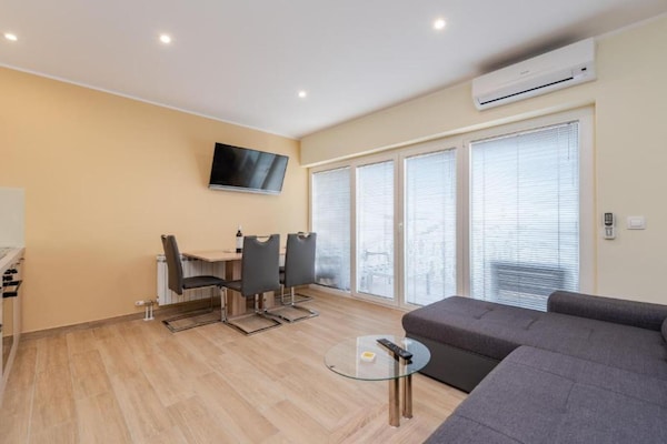 Foto van Bračić Premium Apartments with Outdoor Pool and Sauna - Superior Two Bedroom Apartment with Terrace - LivingRoom