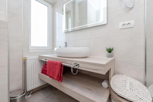 Foto van Bračić Premium Apartments with Outdoor Pool and Sauna - Superior Two Bedroom Apartment with Terrace - BathRoom