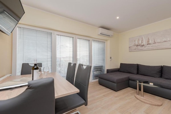 Foto van Bračić Premium Apartments with Outdoor Pool and Sauna - Superior Two Bedroom Apartment with Terrace - LivingRoom