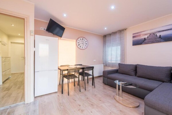 Foto van Bračić Premium Apartments with Outdoor Pool and Sauna - Superior Two Bedroom Apartment with Terrace - LivingRoom