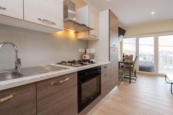 Foto van Bračić Premium Apartments with Outdoor Pool and Sauna - Superior Two Bedroom Apartment with Terrace - Kitchen