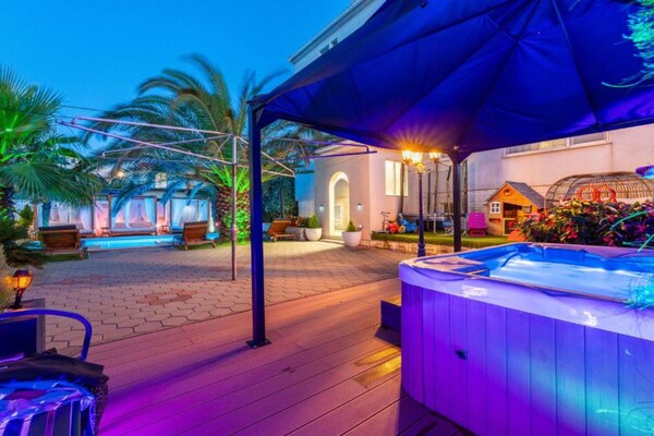 Foto van Bračić Premium Apartments with Outdoor Pool and Sauna - Superior One Bedroom Apartment with Balcony - Spa
