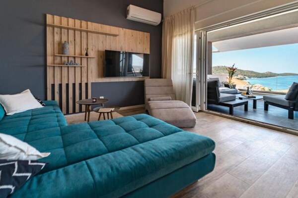 Foto van Charming Sunset View Villa with Outdoor Pool - Three Bedroom Villa - LivingRoom
