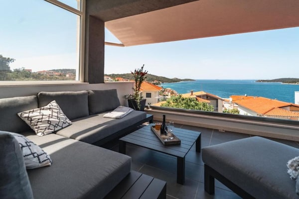 Foto van Charming Sunset View Villa with Outdoor Pool - Three Bedroom Villa - TerraceBalcony