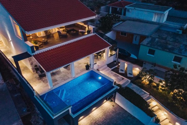 Foto van Charming Sunset View Villa with Outdoor Pool - Three Bedroom Villa - Outdoor