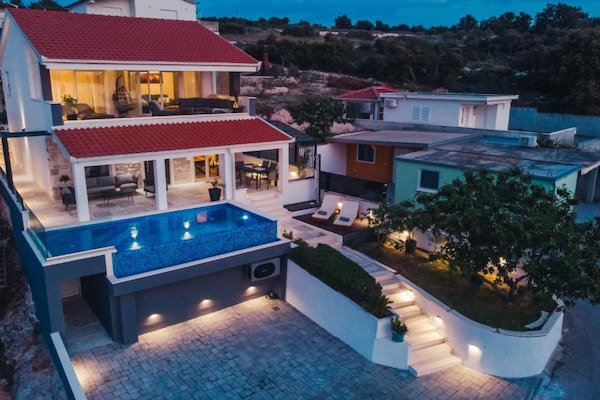 Foto van Charming Sunset View Villa with Outdoor Pool - Three Bedroom Villa - Outdoor