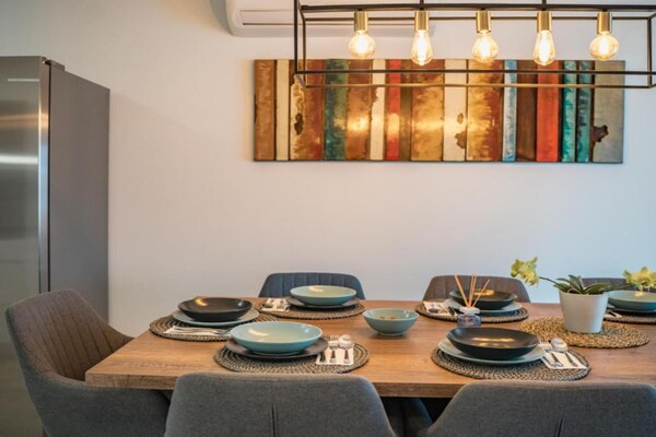Foto van Charming Sunset View Villa with Outdoor Pool - Three Bedroom Villa - DiningRoom