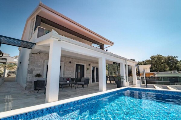 Foto van Charming Sunset View Villa with Outdoor Pool - Three Bedroom Villa - Outdoor