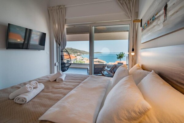 Foto van Charming Sunset View Villa with Outdoor Pool - Three Bedroom Villa - BedRoom