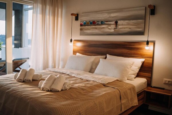 Foto van Charming Sunset View Villa with Outdoor Pool - Three Bedroom Villa - BedRoom