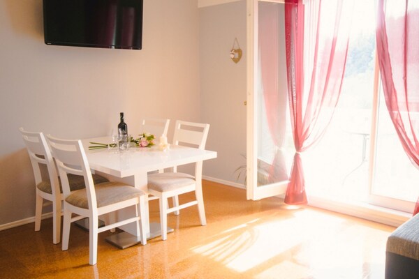 Foto van Comfort Villa Šolo - Comfort Two Bedroom Apartment (Darija) - DiningRoom