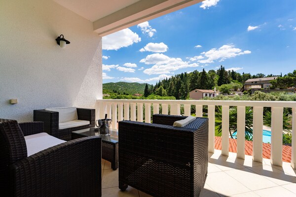 Foto van Comfort Villa Šolo - Comfort Two Bedroom Apartment (Darija) - TerraceBalcony