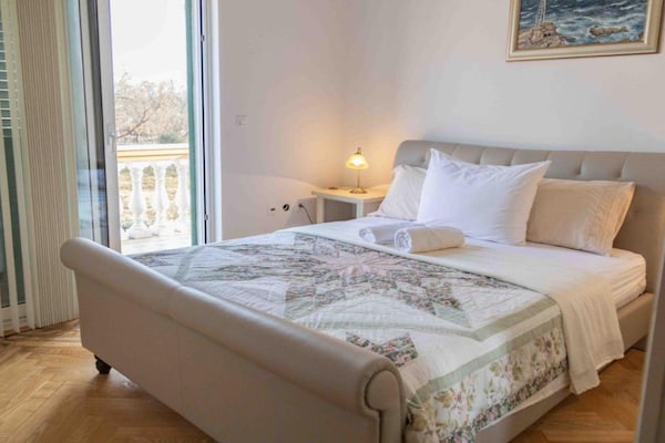 Foto van Casa Martinova - FourBedroom Villa with private Pool - BedRoom