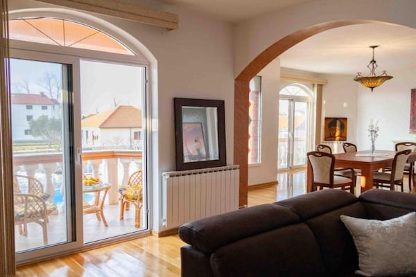 Foto van Casa Martinova - FourBedroom Villa with private Pool - LivingRoom