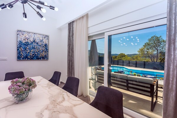 Foto van Luxe villa-retraite in Šestanovac - Vakantiehuis in Šestanovac - DiningRoom