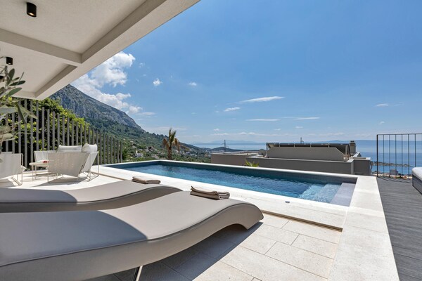 Foto van Makarska Familie Retreat met Zeezicht - Vakantiehuis in Makarska - PoolOfHouse