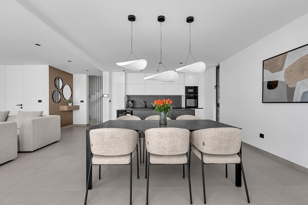 Foto van Makarska Familie Retreat met Zeezicht - Vakantiehuis in Makarska - DiningRoom