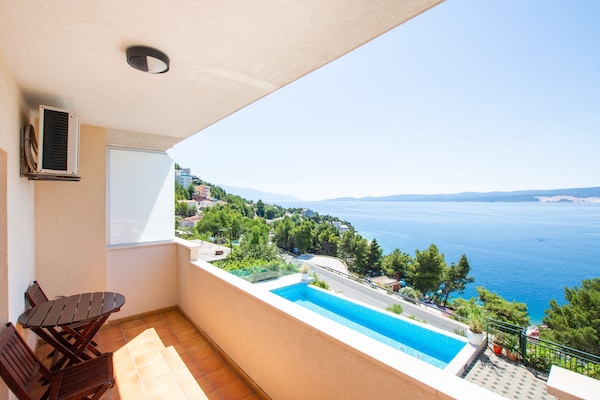 Foto van Gezellig appartement aan zee Celina - Vakantiehuis in Čelina, Lokva Rogoznica - TerraceBalcony