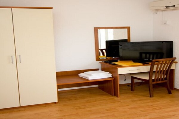 Foto van Appartement aan zee Celina - Vakantiehuis in Čelina, Lokva Rogoznica - DiningRoom