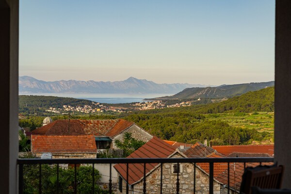 Foto van Toevluchtsoord met zeezicht op het eiland Hvar - Vakantiehuis in Svirce - ViewSummer