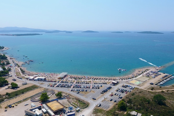Foto van Appartement in Brodarica bij Strand Gaj - Vakantiehuis in Šibenik-Brodarica - ViewSummer