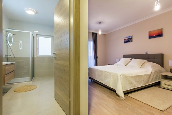 Foto van Villa met privé verwarmd zwembad - Vakantiehuis in Debeljak - BedRoom